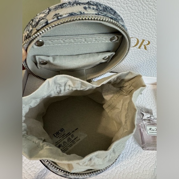 Dior Around the World Jewelry Case with mini Blooming Bouquet perfume. - Picture 3 of 6